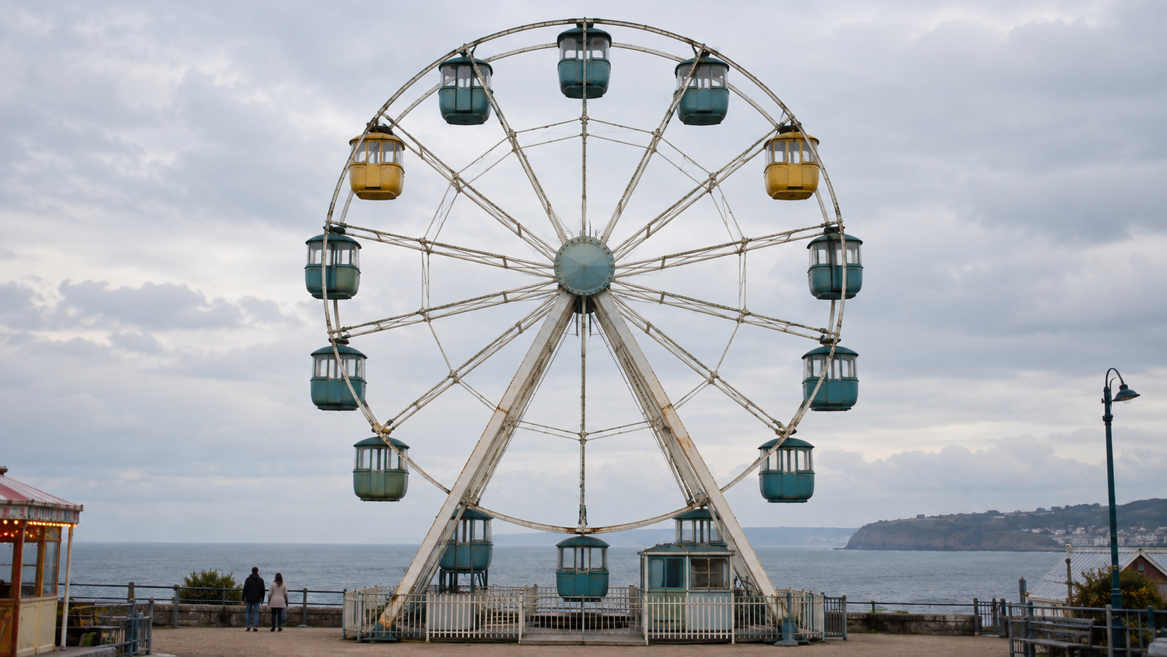 Two yellow Ferris-wheel cabins sit at the same height on opposite sides, illustrating different angles with the same sine value